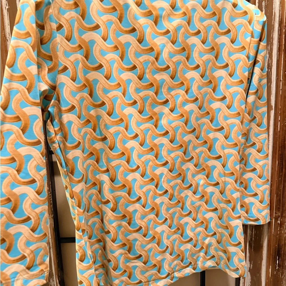 J.McLaughlin NWOT beautiful pattern top.  Catalina cloth stretch material.M - Picture 9 of 10